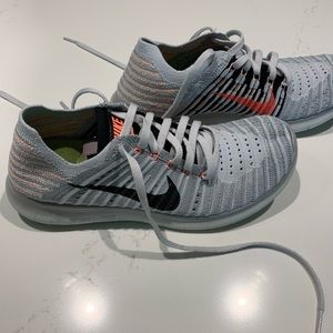 Nike free RN flyknit. Size 7.